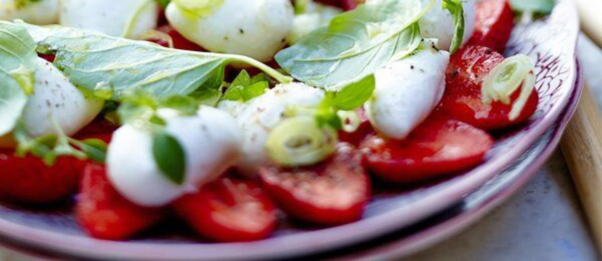 Strawberries, burrata & basil