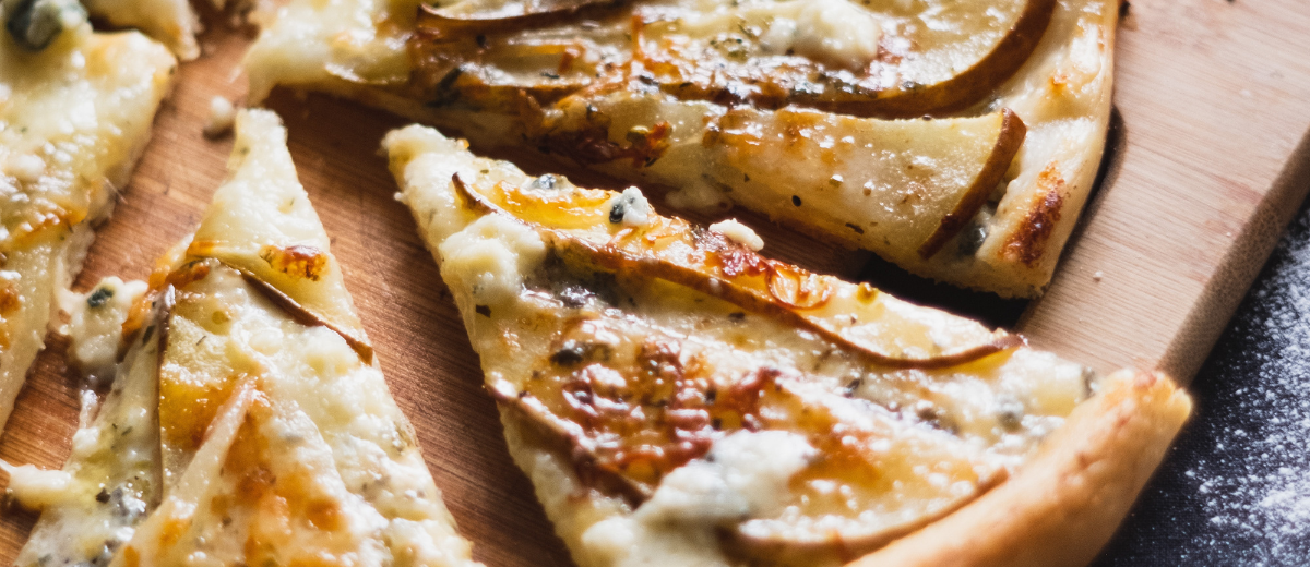 Pear, blue cheese and walnut pie